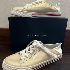 Tommy Hilfiger Womens Beige / White Lace Canvas Sneakers Shoes